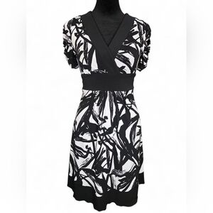 IZ Byer California Abstract Black White Ruched Sleeve Surplice Babydoll Dress XS